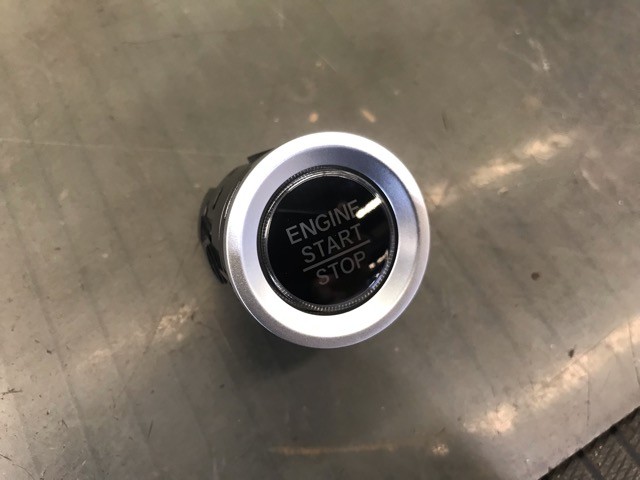 【中古】中古部品 Ｎ－ＢＯＸ JF3 ｲｸﾞﾆｯｼｮﾝｽｲｯﾁ・ｷｰｼﾘﾝﾀﾞｰ 【3330530100-000005435368650】