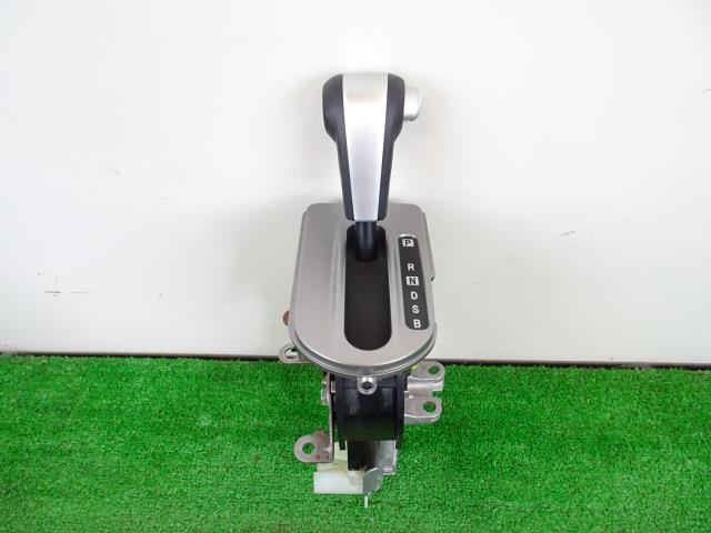 【中古】中古部品 ムーヴ L175S ｼﾌﾄﾚﾊﾞｰ 【3330640100-250919000237850】