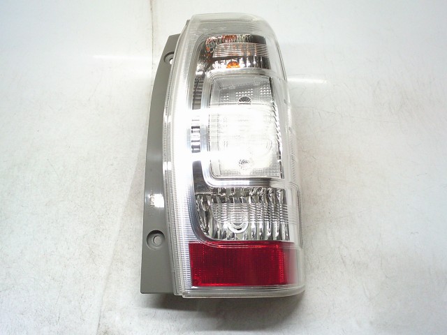 【中古】中古部品 タントエグゼ L455S 右ﾃｰﾙﾗﾝﾌﾟ 【3330990500-250919000215500】