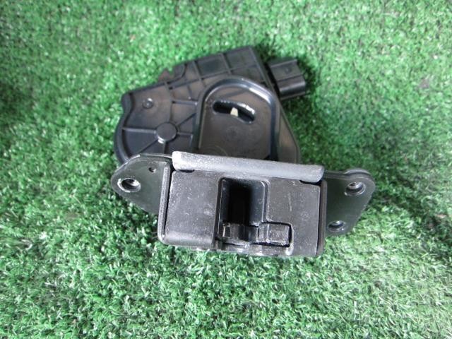 【中古】中古部品 プリウスα ZVW41W ﾄﾗﾝｸ･ﾊﾞｯｸﾄﾞｱﾛｯｸｿﾚﾉｲﾄﾞ 【3340240100-000203010264590】