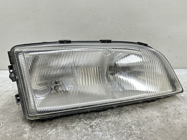 【中古】中古部品 ボルボ 70シリーズ 8B5244W 右ﾍｯﾄﾞﾗﾝﾌﾟ 【3310070100-000090773710800】