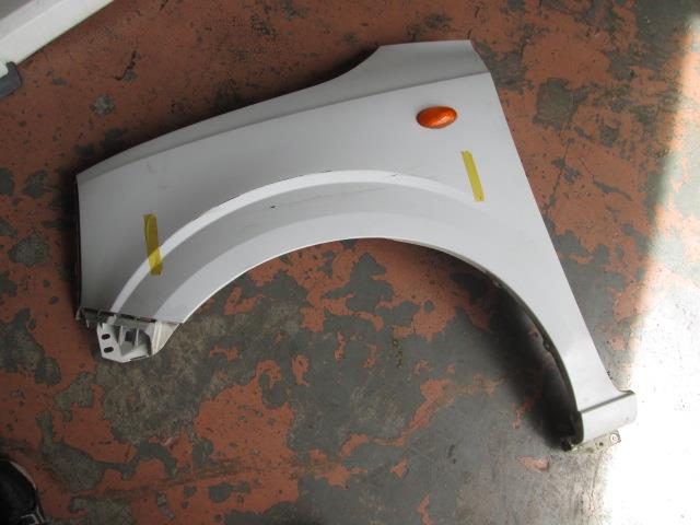 【中古】中古部品 アルト HA36V 左ﾌﾛﾝﾄﾌｪﾝﾀﾞｰ 【3310190100-000255009110700】