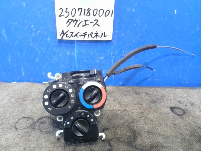 【中古】中古部品 タウンエース S402M A/Cｽｲｯﾁﾊﾟﾈﾙ 【3310220100-250718000160900】