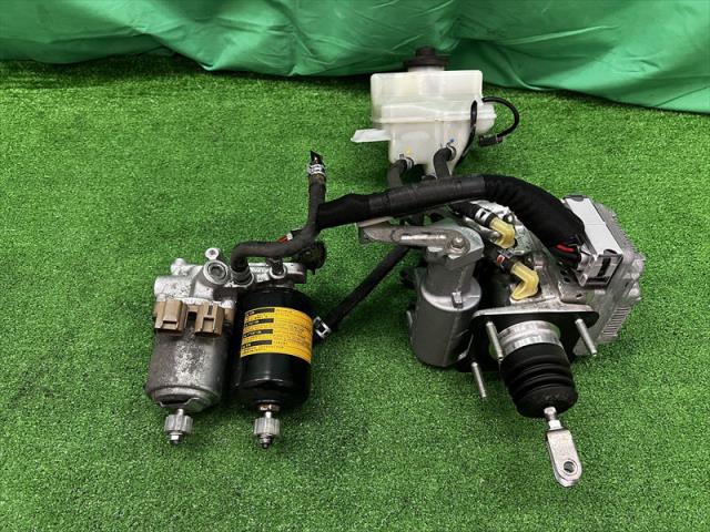 【中古】中古部品 プリウスα ZVW41W ABSｱｸﾁｭｴｰﾀｰ 【3330240100-002025603542500】
