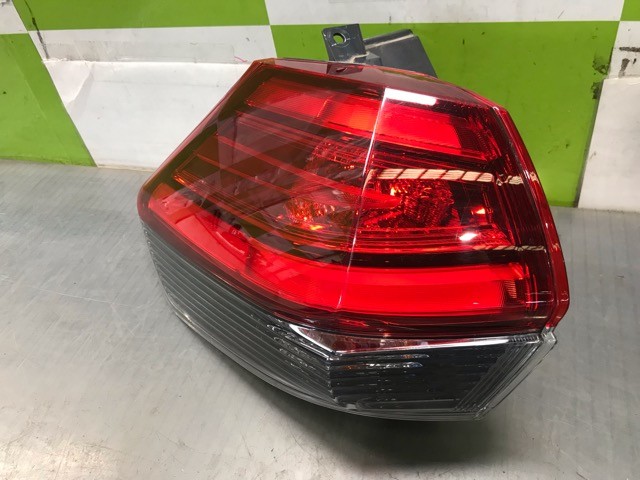 【中古】中古部品 エクストレイル HT32 左ﾃｰﾙﾗﾝﾌﾟ 【3330530100-000005436015600】