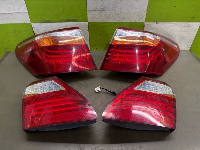 【中古】中古部品 レクサス LS UVF45 右ﾃｰﾙﾗﾝﾌﾟ 【3330530100-000005437915500】
