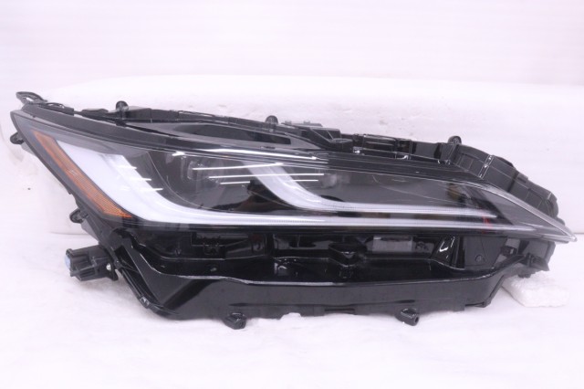 【中古】中古部品 ハリアー MXUA80 右ﾍｯﾄﾞﾗﾝﾌﾟ 【3260520000-250924500410800】