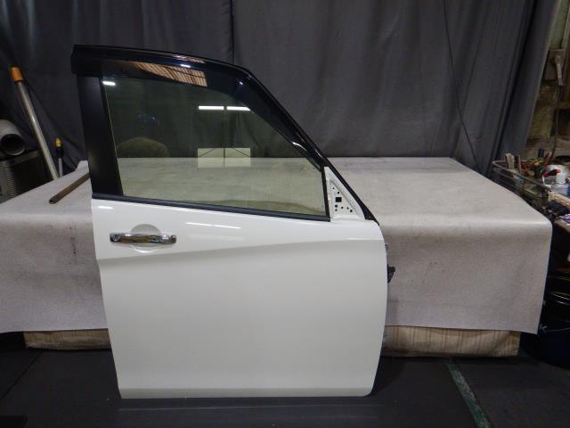 【中古】中古部品 セレナ C27 右ﾌﾛﾝﾄﾄﾞｱ 【3330810100-250922000213100】