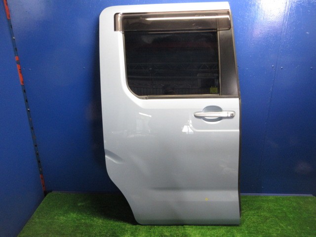 【中古】中古部品 ウェイク LA700S 右リアドア 【3310270100-000015015913300】