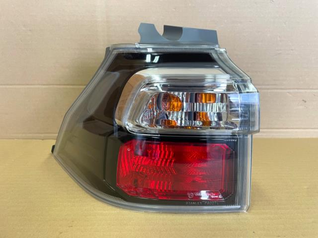 【中古】中古部品 ステップワゴン RG2 左ﾃｰﾙﾗﾝﾌﾟ 【3330650100-000253013415600】 4,805円