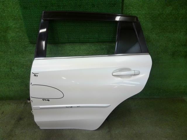 【中古】中古部品 レヴォーグ VM4 左ﾘｱﾄﾞｱ 【3310540000-000025318113400】