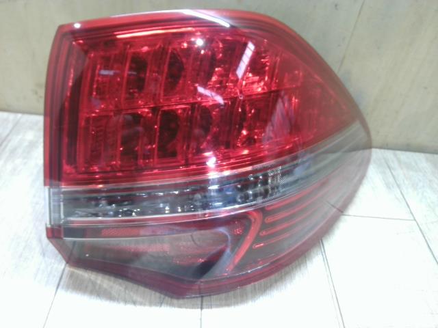 【中古】中古部品 クラウン GRS200 右ﾃｰﾙﾗﾝﾌﾟ 【3310390100-250904000615500】
