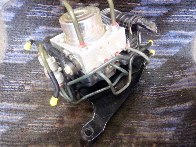 【中古】中古部品 NV100クリッパーリオ DR17W ABSｱｸﾁｭｴｰﾀｰ 【3340140100-000025173542500】｜e-cleマート 27,106円