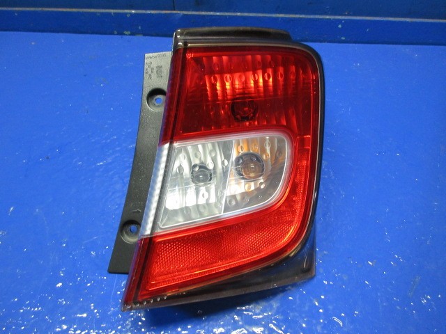 【中古】中古部品 フリードスパイク GB3 右ﾃｰﾙﾗﾝﾌﾟ 【3310270100-000014992015500】