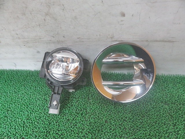 【中古】中古部品 キャスト LA260S 右ﾌｫｸﾞﾗﾝﾌﾟ 【3330380100-000037028210850】