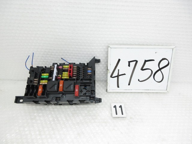 【中古】中古部品 BMW ミニ XN15M ﾋｭｰｽﾞﾎﾞｯｸｽ 【3500170000-250929501467800】 9,074円