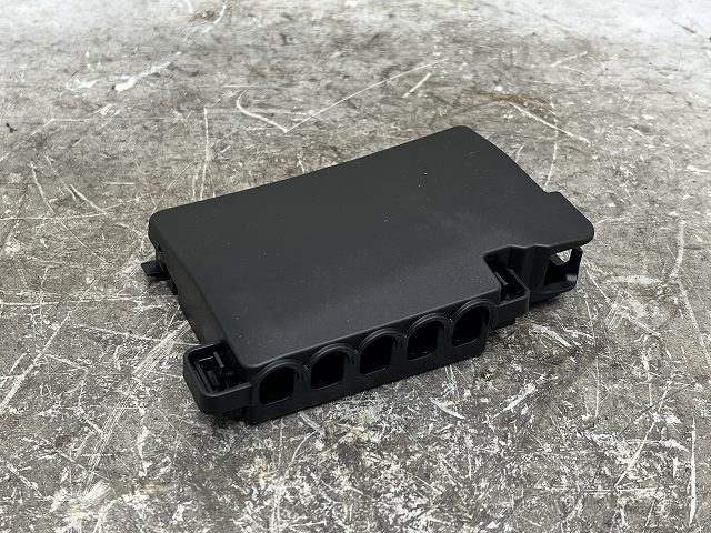 【中古】中古部品 VW ポロ AWDNN ﾋｭｰｽﾞﾎﾞｯｸｽ 【3310070100-000090773967800】