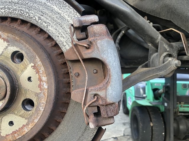 【中古】中古部品 ボルボ 90シリーズ CB6324AW 右ﾘｱｷｬﾘﾊﾟｰ 【3310070100-0000Y0765944430】