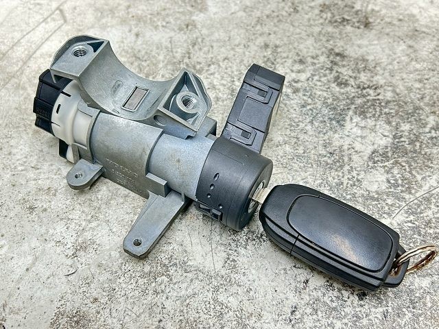 【中古】中古部品 ボルボ 90シリーズ CB6324AW イグニッションスイッチ 【3310070100-0000Y0765968650】