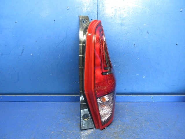【中古】中古部品 デイズ B43W 右ﾃｰﾙﾗﾝﾌﾟ 【3310270100-000014915715500】