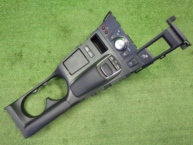 【中古】中古部品 レクサス CT ZWA10 ｺﾝｿｰﾙﾎﾞｯｸｽ 【3330200100-242909000077100】