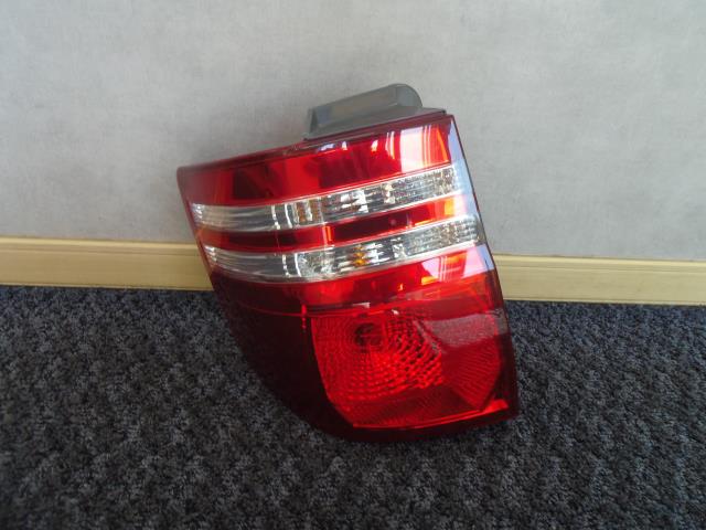 【中古】中古部品 アルファード MNH15W 左ﾃｰﾙﾗﾝﾌﾟ 【3330440100-250930000115600】