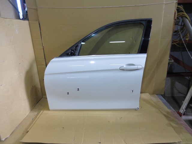 【中古】中古部品 BMW 3シリーズ 3D20 左ﾌﾛﾝﾄﾄﾞｱ 【3330460100-000001607313200】