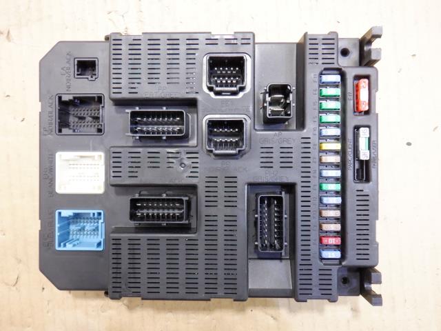中古部品 シトロエン C4 B5RFJ ヒューズボックス