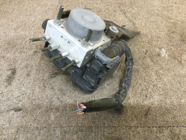 【中古】中古部品 アルト HA36S ABSｱｸﾁｭｴｰﾀｰ 【3330960100-000052547042500】