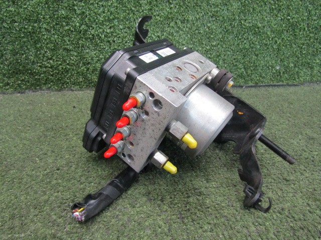 【中古】中古部品 ジューク YF15 ABSｱｸﾁｭｴｰﾀｰ 【3330200100-242869000042500】