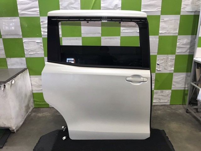 【中古】中古部品 ヴォクシー ZWR80G 右リアドア 【3330530100-000005446013300】|e-cleマート