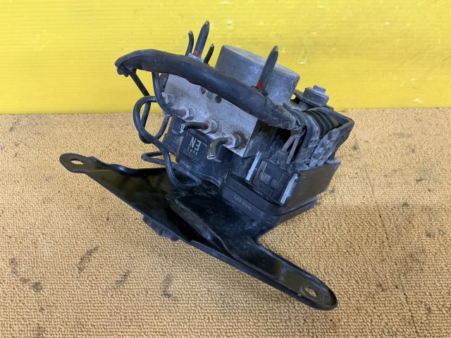 【中古】中古部品 エブリィ DA17V ABSｱｸﾁｭｴｰﾀｰ 【3330960100-000052580542500】