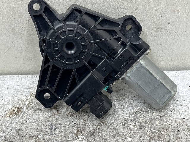 【中古】中古部品 ジープ レネゲード BU14 右ﾘｱﾄﾞｱﾚｷﾞｭﾚｰﾀ･ﾓｰﾀｰ 【3310070100-000090760613321】