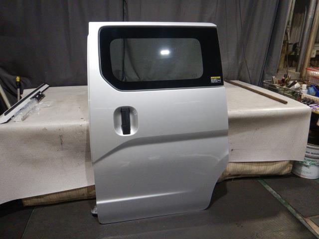 【中古】中古部品 NV200バネット VM20 左ﾘｱﾄﾞｱ 【3330810100-251003000313400】