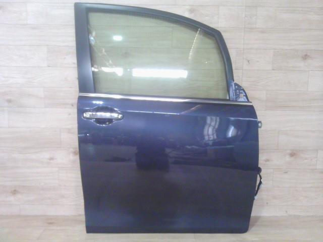 【中古】中古部品 エスクァイア ZWR80G 右ﾌﾛﾝﾄﾄﾞｱ 【3310390100-250926001213100】