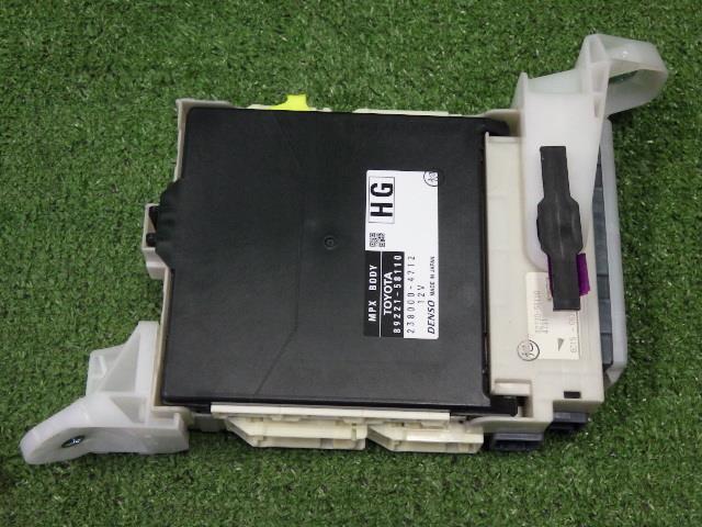 【中古】中古部品 ヴェルファイア AGH30W ﾋｭｰｽﾞﾎﾞｯｸｽ 【3330200100-242935000067800】