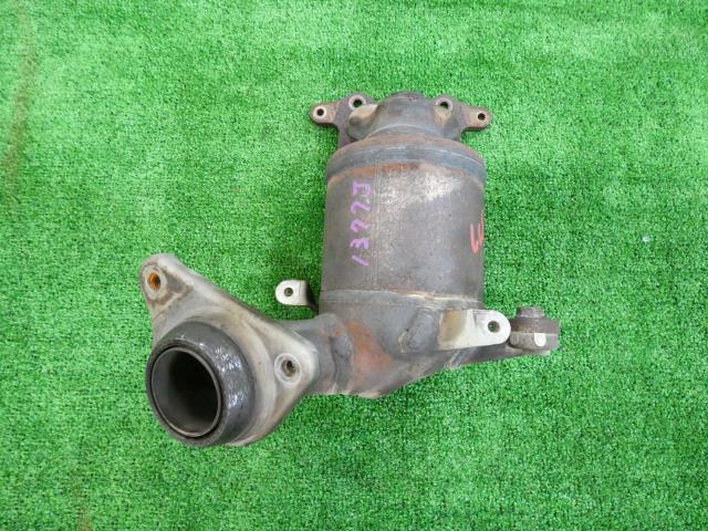 【中古】中古部品 ＣＲ－Ｚ ZF2 触媒 【3260250000-000025137722400】 43,560円