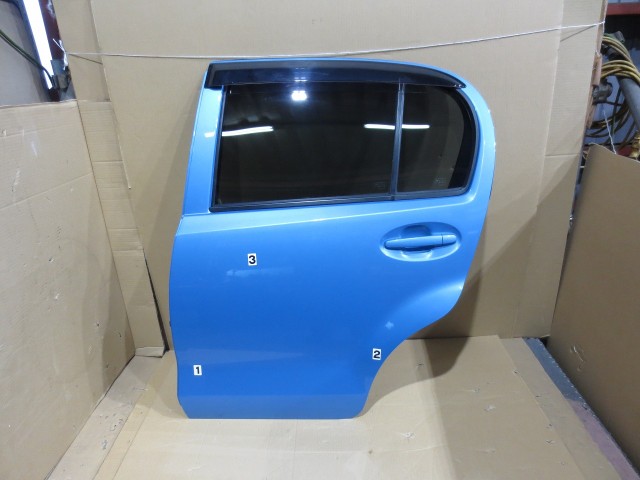 【中古】中古部品 パッソ KGC30 左ﾘｱﾄﾞｱ 【3330460100-000001608013400】 15,161円