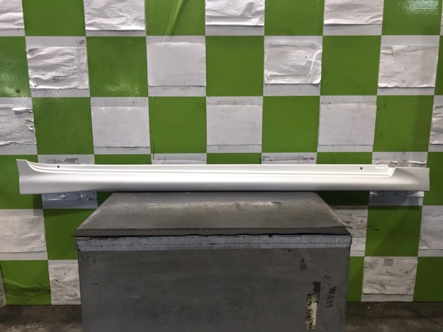 【中古】中古部品 クラウン GRS204 右ｻｲﾄﾞｽﾃｯﾌﾟ 【3330530100-000005449113700】