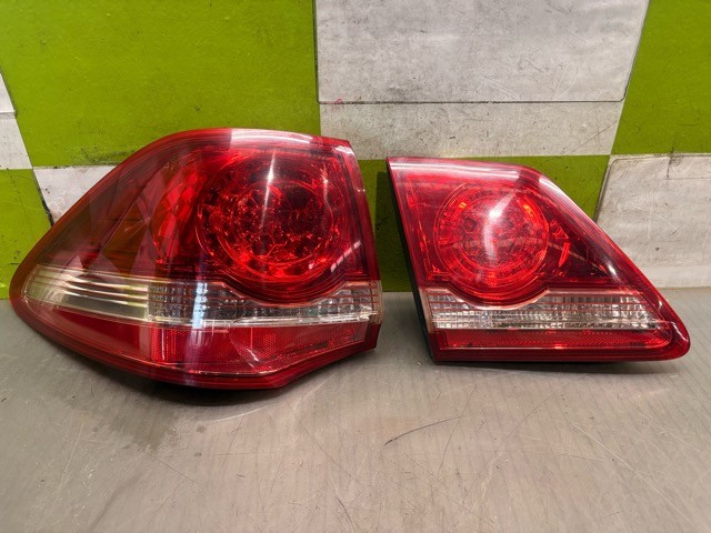 【中古】中古部品 クラウン GRS204 左ﾃｰﾙﾗﾝﾌﾟ 【3330530100-000005449115600】