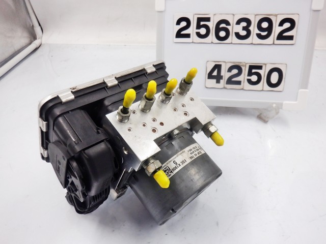 【中古】中古部品 デミオ DJ5AS ABSｱｸﾁｭｴｰﾀｰ 【3330890100-000025639242500】｜e-cleマート