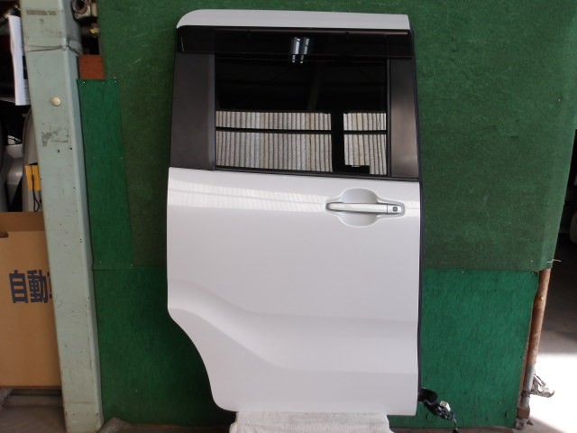 【中古】中古部品 タント LA650S 右ﾘｱﾄﾞｱ 【3310420000-000002380913300】 34,535円
