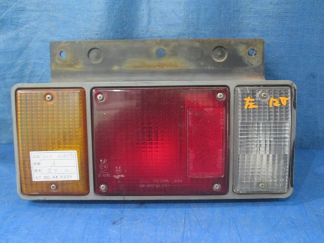 【中古】中古部品 エルフ NHR69E 左ﾃｰﾙﾗﾝﾌﾟ 【3310160100-000004475515600】