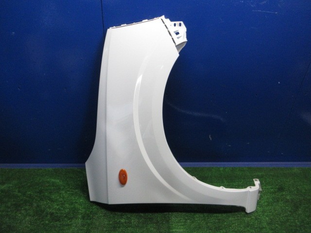 【中古】中古部品 アルト HA36S 右ﾌﾛﾝﾄﾌｪﾝﾀﾞｰ 【3310270100-000015043610600】