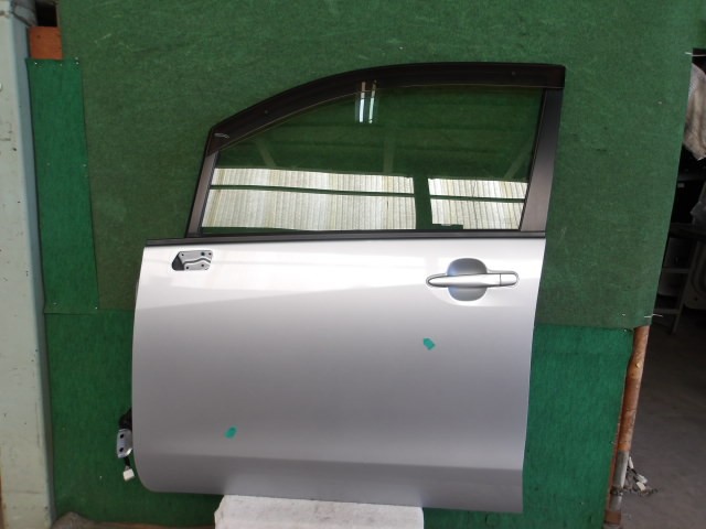 【中古】中古部品 ムーヴ LA100S 左ﾌﾛﾝﾄﾄﾞｱ 【3310420000-000002381013200】