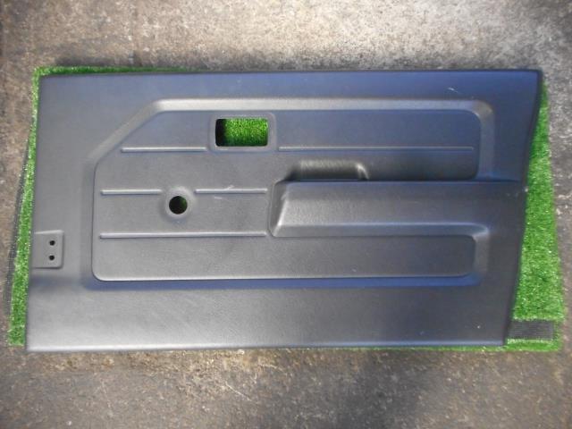 【中古】中古部品 ジムニー JA22W 右ﾌﾛﾝﾄﾄﾞｱﾄﾘﾑ 【3330190100-000002153813150】