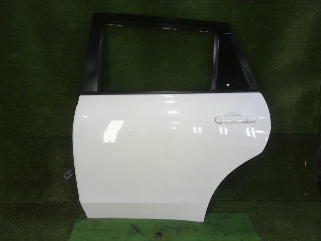 【中古】中古部品 ファミリア BVY12 左ﾘｱﾄﾞｱ 【3260070000-251001000113400】