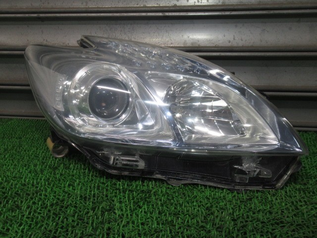 【中古】中古部品 プリウス ZVW30 右ヘッドランプ 【3330540100-250918000310800】