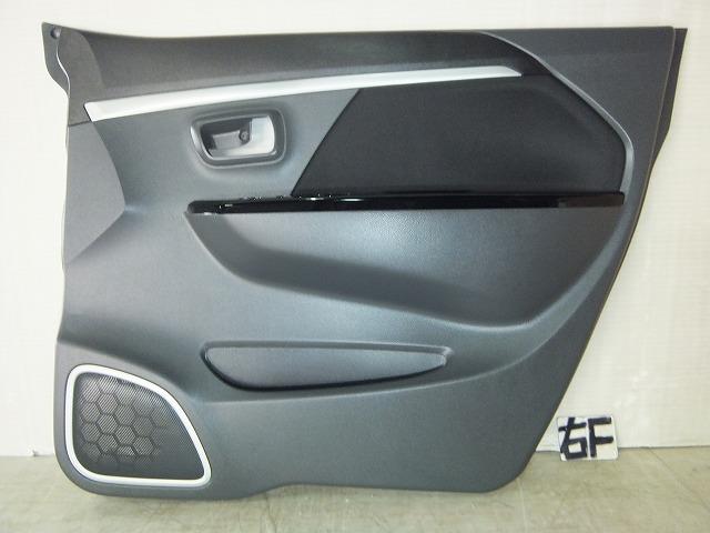 【中古】中古部品 ワゴンＲ MH34S 右ﾌﾛﾝﾄﾄﾞｱﾄﾘﾑ 【3310050100-230624000213150】
