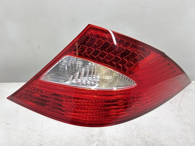 【中古】中古部品 ベンツ CLSクラス 219376 右ﾃｰﾙﾗﾝﾌﾟ 【3310070100-000193015315500】